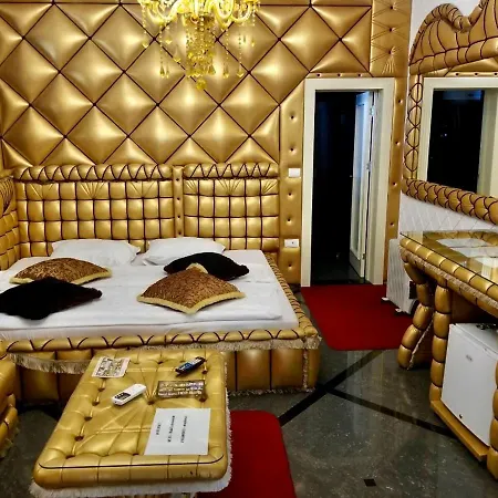 Hotel Bali Colosseum 4*