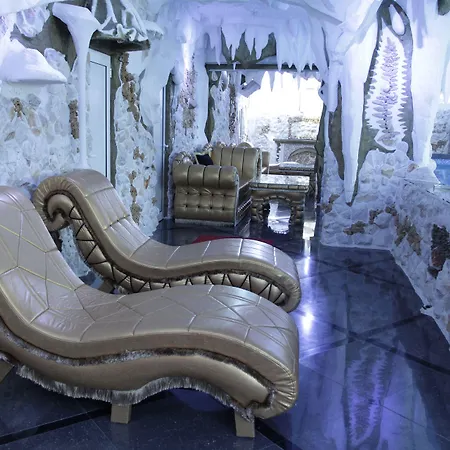 Hotel Bali Colosseum 4*